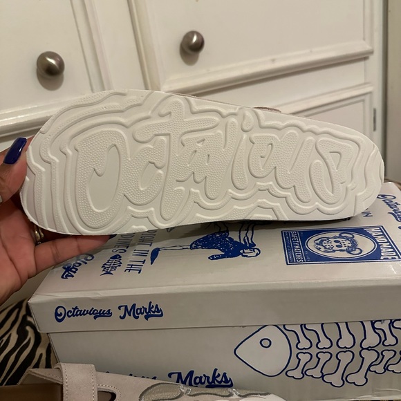 SOLD- OCTAVIOUS MARKS UNISEX FISHBONE CLOGS. MENS SIZE 7/8. WOMEN'S SIZE 9/10. - Picture 4 of 8